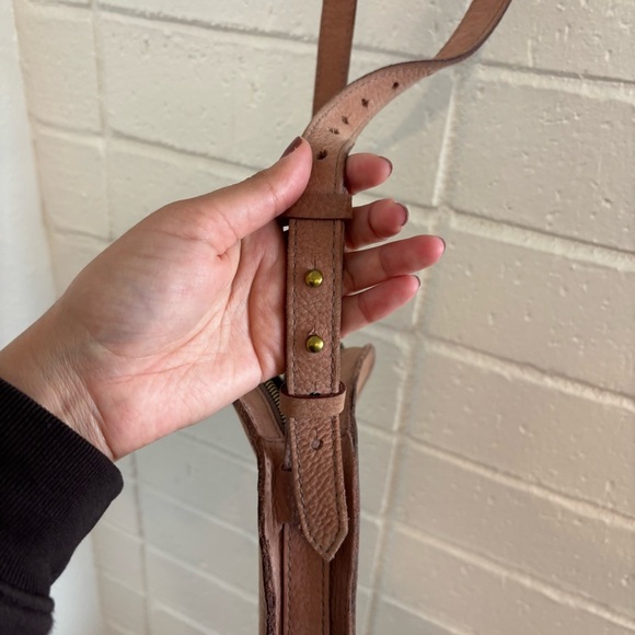 Madewell The Simple Circle Crossbody Bag in Nubuck Leather in flag purple - Picture 10 of 13